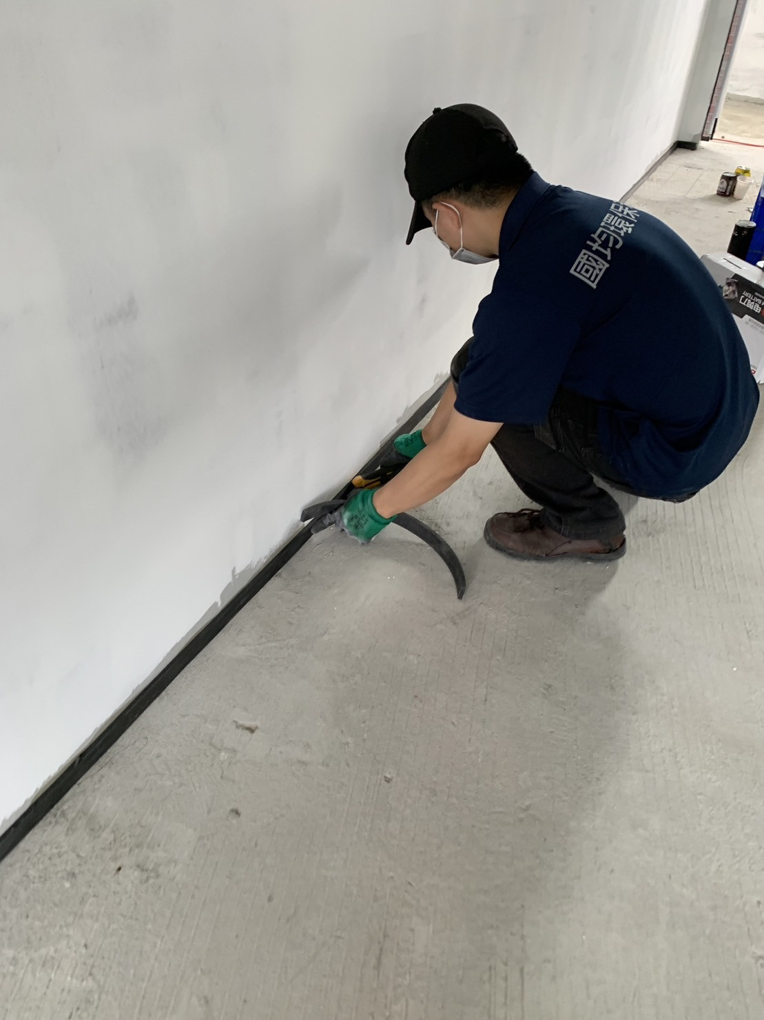 於分戶牆間黏貼EPE緩衝材(8mm)---